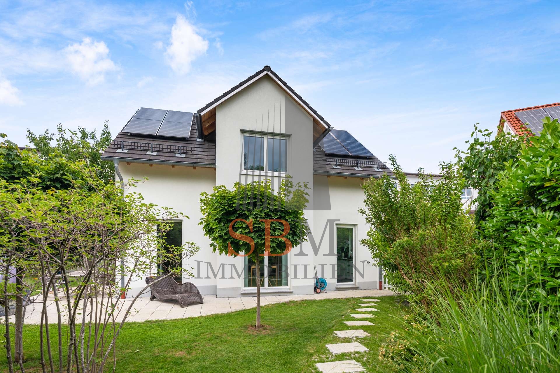 Familiendomizil im modernen Stil mit charmantem Garten und Top-Anbindung - Südseite